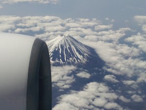 嘉麻市てしま歯科クリニック院長コラム 2015.4.25 飛行機の中から見えた富士山